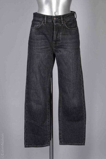 ACNE STUDIO, JIL SANDER NAVY, GOLDEN GOOSE
TROIS...