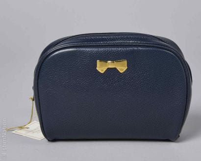 NINA RICCI
POCHETTE zippée en cuir grainé...