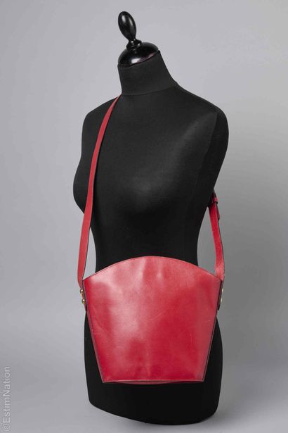 YVES SAINT LAURENT (COLLECTION AUTOMNE-HIVER...
