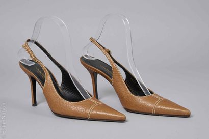 DOLCE & GABBANA
PAIRE DE SLING BACK en cuir...