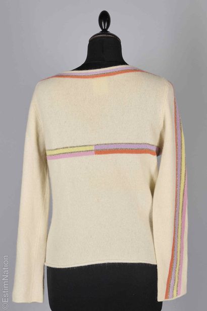 CHANEL BY KARL LAGERFELD (2001 CRUISE COLLECTION)
Ivory...