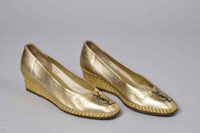 YVES SAINT LAURENT CIRCA 1975/80
PAIRE DE...