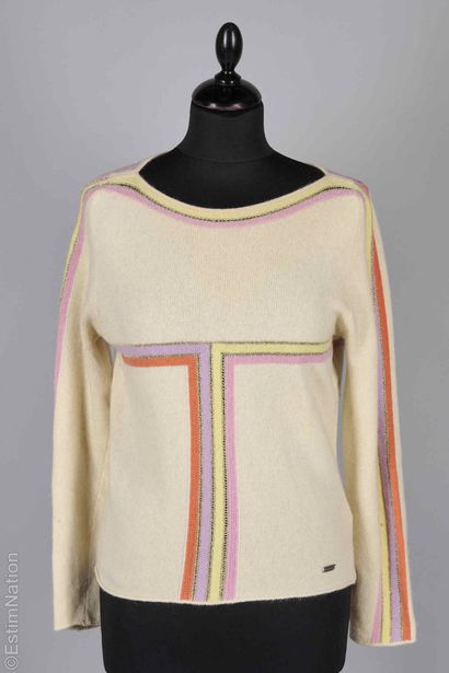 CHANEL BY KARL LAGERFELD (2001 CRUISE COLLECTION)
Ivory...