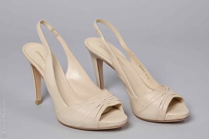 GIANVITO ROSSI
PAIRE DE SANDALES en cuir...