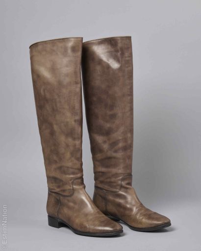 SANTONI
PAIRE DE BOTTES cavalières en cuir...