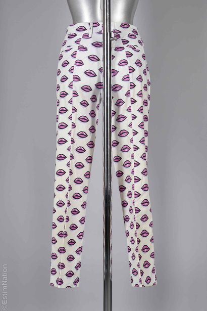PRADA (2017)
Cotton pants with a lip print...