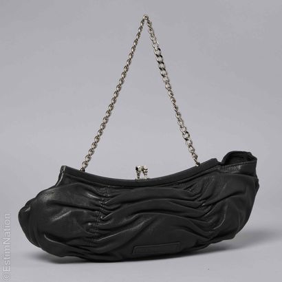 BCBG MAX AZRIA
PETIT SAC en cuir plissé noir,...