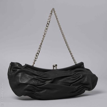BCBG MAX AZRIA
PETIT SAC en cuir plissé noir,...