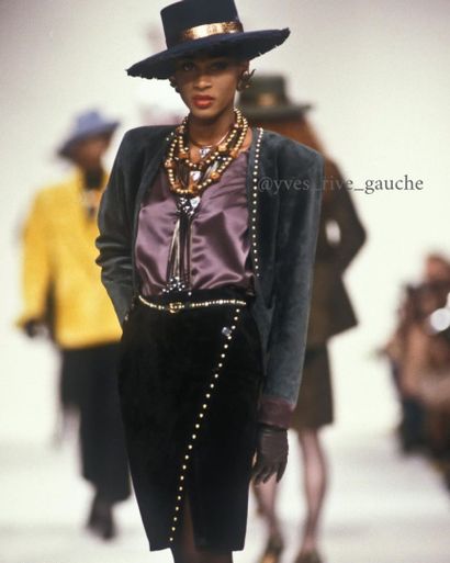 YVES SAINT LAURENT (COLLECTION AUTOMNE-HIVER...