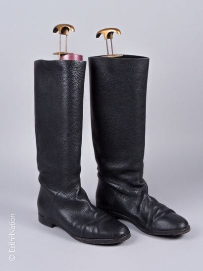 SERGIO ROSSI
Pair of black grained leather...