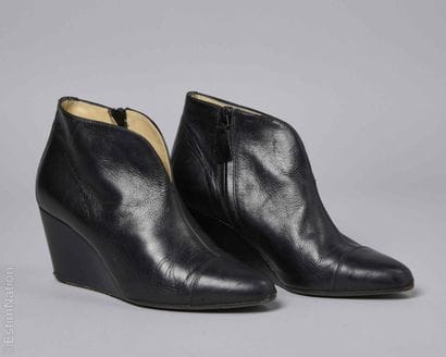 CAREL
PAIRE DE SOULIERS à semelles semi-compensées...