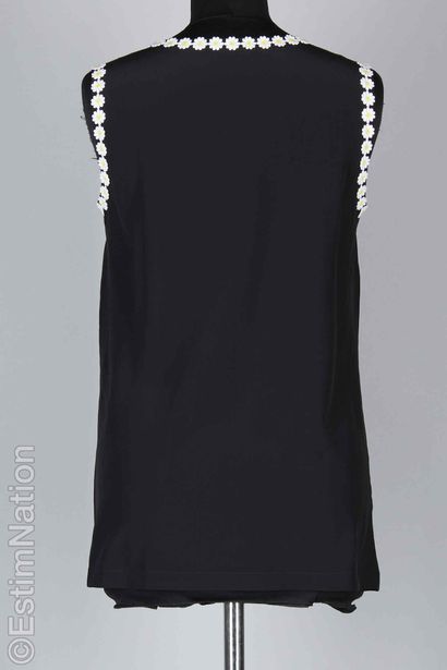 DOLCE & GABBANA (SPRING-SUMMER 2016 COLLECTION)
Black...