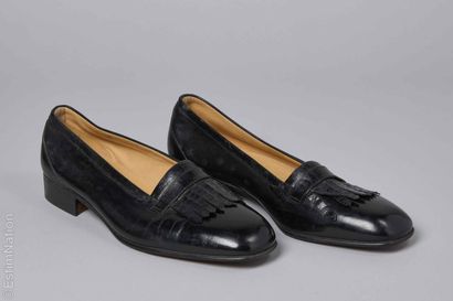 HERMÈS VINTAGE
PAIRE DE MOCASSINS en cuir...