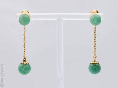 YELLOW GOLD AND GREEN AVENTURINE EARRING...