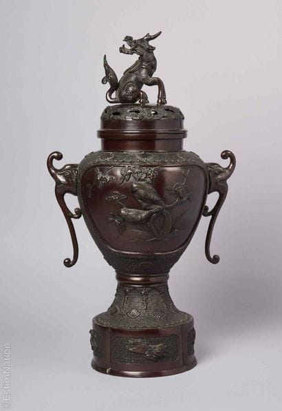 JAPAN
Large covered bronze incense burner,...