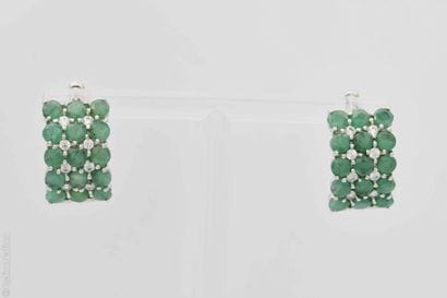 EMERALD EARRINGS
Pair of 925/°° silver dormeur...