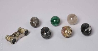 NATURALIA 
Collection of six decorative eggs...