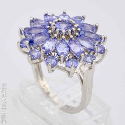 TANZANITE RING
925/°° silver flower ring...