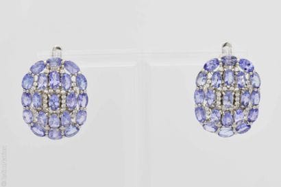 TANZANITE EARRINGS
A pair of oval-shaped...
