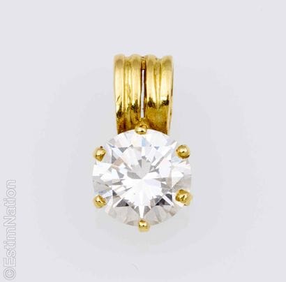 YELLOW GOLD AND DIAMOND PENDANT
18K (750...