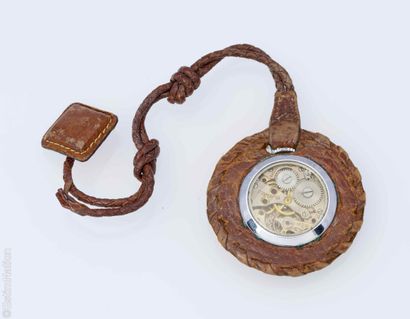 TÜRLER
Circular lap watch in chrome-plated...