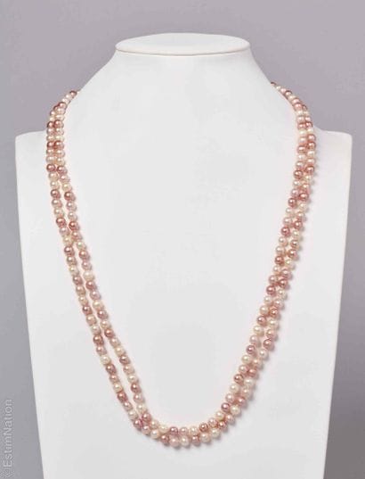 PINK CULTURED PEARL NECKLACE
A long necklace...