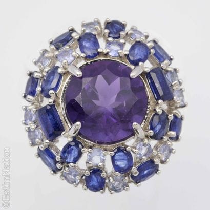AMETHYST AND SAPPHIRE RING
A domed 925/°°...