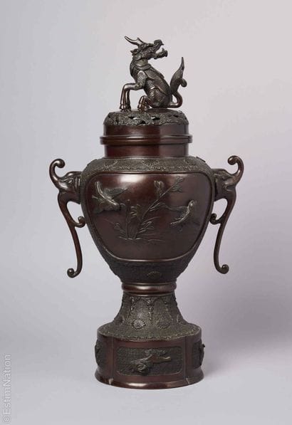 JAPAN
Large covered bronze incense burner,...