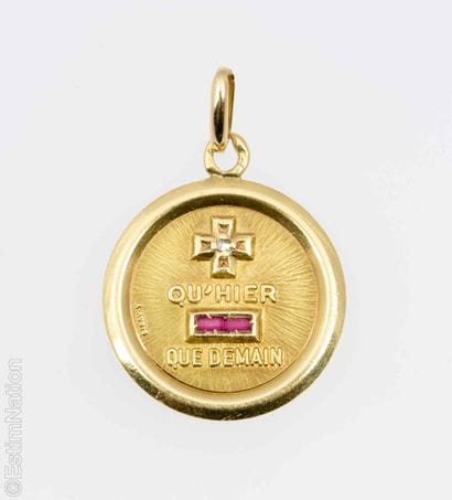 AUGIS. GOLD MEDAL AND METAL CHAIN
AUGIS -...