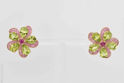 RUBY AND PERIDOT EARRINGS
Pair of 925/°°...