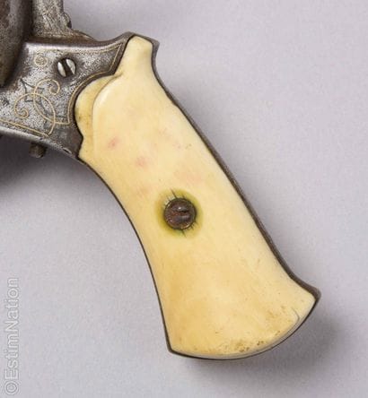 REVOLVER circa 1870
Revolver à broche, six...