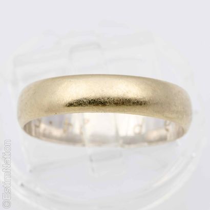 SET OF TWO WHITE GOLD WEDDING RINGS
Set consisting...