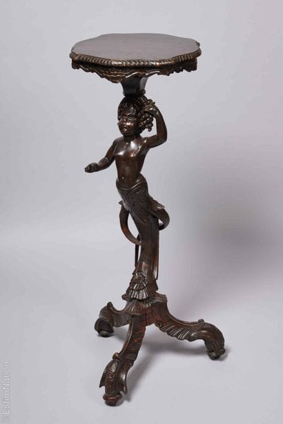 MOBILIER CLASSIQUE 
Sellette en bois sculpté...