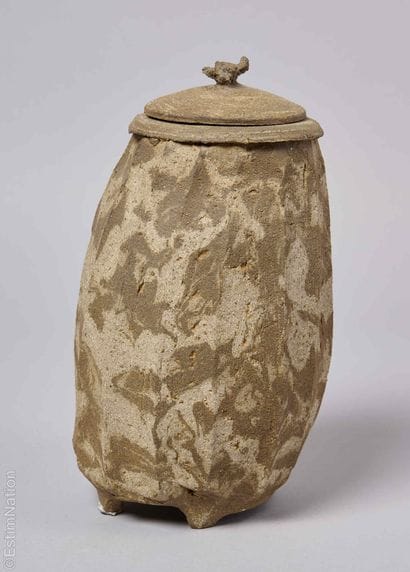 CONTEMPORARY CERAMICS - STONEWARE
A lidded...