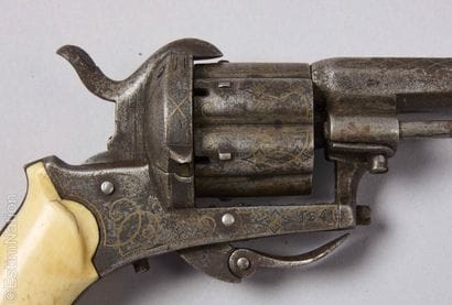 REVOLVER circa 1870
Revolver à broche, six...