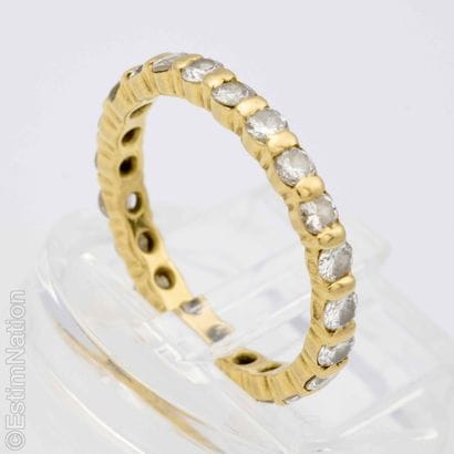 YELLOW GOLD AMERICAN WEDDING RING WITH DIAMONDS
18K...