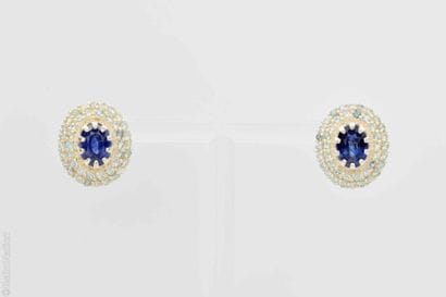 SAPPHIRE EARRINGS
Pair of oval-shaped 925/°°...