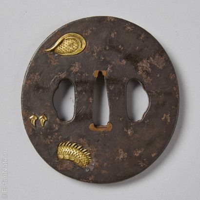 ASIAN ART
Nagamaru gata tsuba in chased iron...