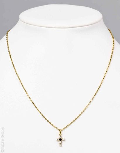 YELLOW GOLD NECKLACE AND PENDANT
Small-link...