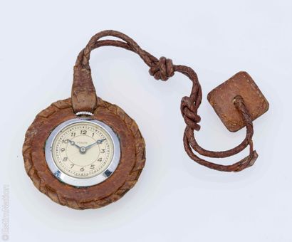 TÜRLER
Circular lap watch in chrome-plated...