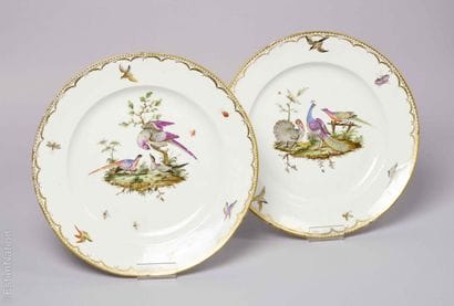 EUROPEAN PORCELAIN 
Two matching porcelain...