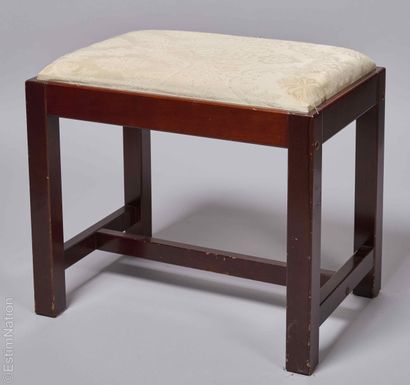 MOBILIER CLASSIQUE
Ensemble de tabourets...