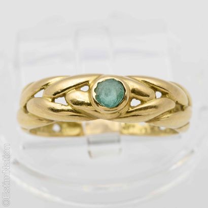 SET OF TWO GOLD RINGS
Set consisting of two...