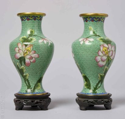 CHINA
Pair of baluster vases made of a copper...