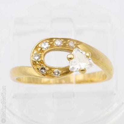 YELLOW GOLD RING WITH DIAMONDS
18K yellow...