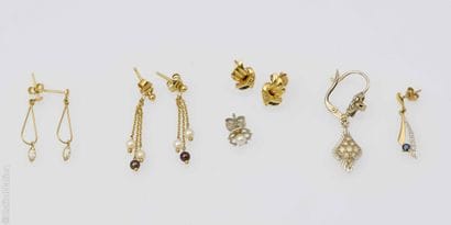 GOLD JEWELRY PIECES
Set of 18K yellow and...