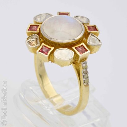MOONSTONE RING
A 925/°° gold-plated silver...