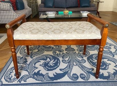 MOBILIER CLASSIQUE
Ensemble de tabourets...