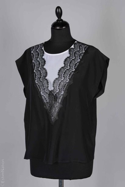 SANDRO
ROBE en crêpe artificiel noir rehaussée...