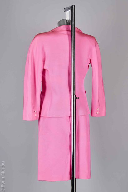KENZO (COLLECTION PRINTEMPS-ÉTÉ 1988)
TAILLEUR...